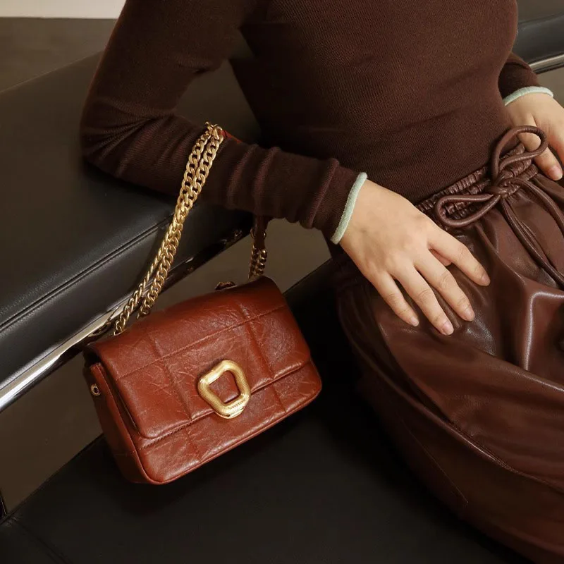 Женская сумка через плечо кожаная летняя модная женская на с золотой цепочкой