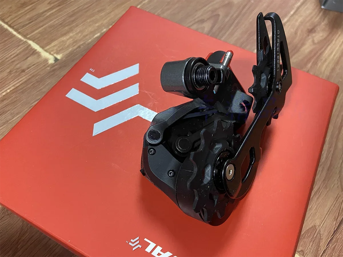 Задний переключатель SRAM Rival XPLR eTap AXS 12s SPEED 44 MAX TOOTH Беспроводная электронная логика