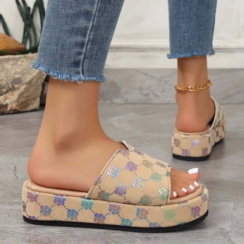 Сандалии женские на плоской подошве модные дизайнерские дышащие шлепанцы