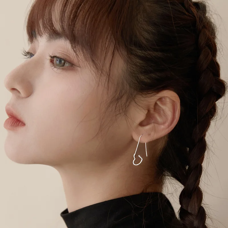 Модная безопасная булавка в форме сердца унисекс стиле панк с крючком для ушей