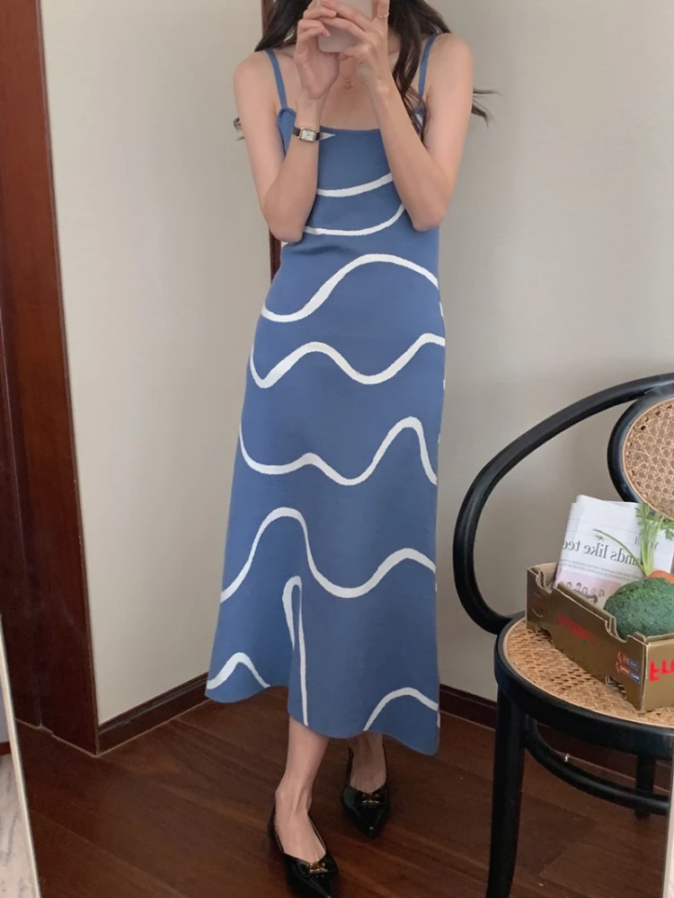 

Vintage jacquard simple line knitted suspender dress