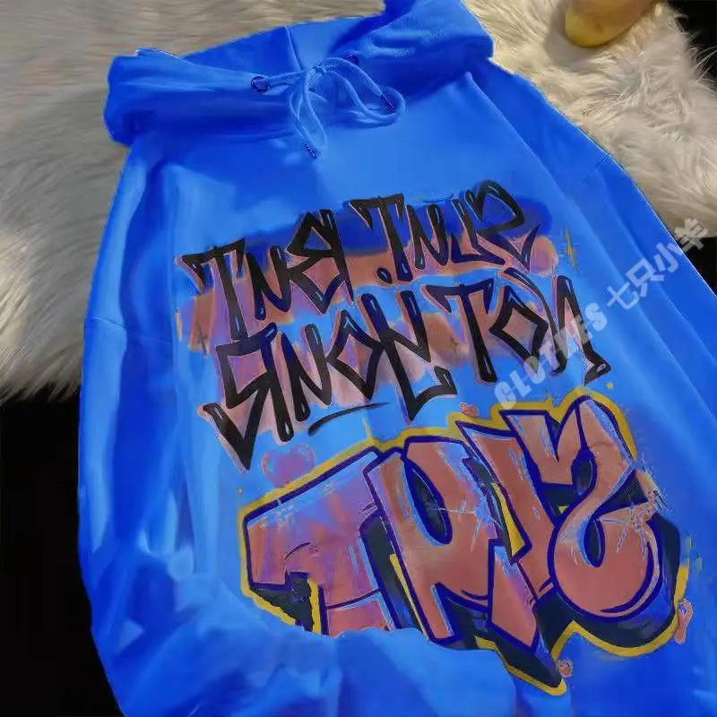 Рисунок 5 - Женская толстовка с капюшоном и надписью American y2k