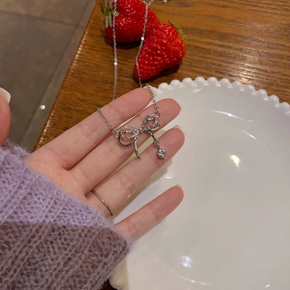 

1Pcs New Shiny Bow Necklace Ladies Exquisite Silver Colored Clavicle Chain Necklace Jewelry for Ladies Gift For Birthday Wedding
