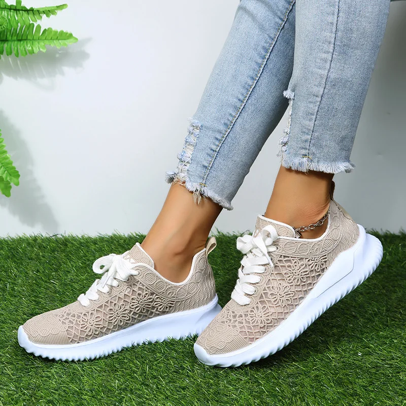 Summer hollowed-out women's shoes, net shoes, women's 2022 new style students' breathable flying fabric lace-up soft soles