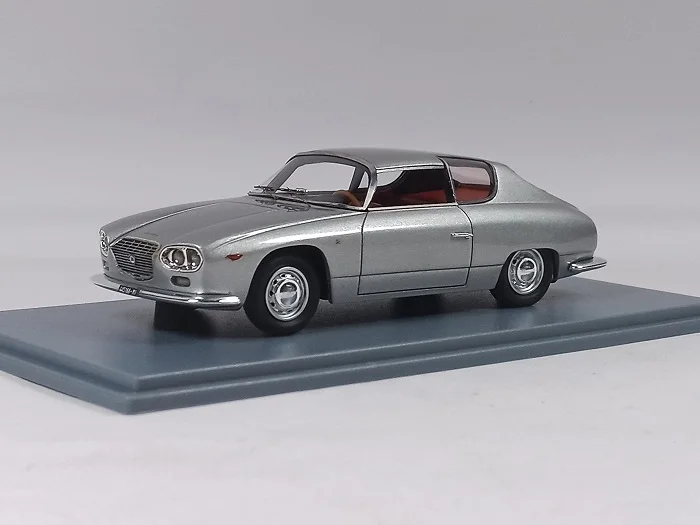 

Винтажная модель автомобиля загато из серебра 1966 пробы в масштабе 1:43