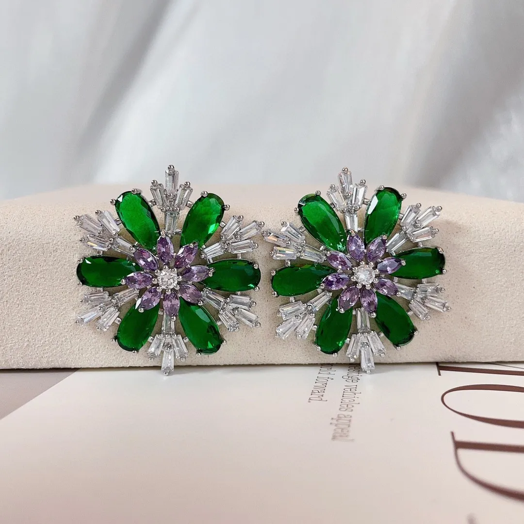 

Bilincolor Exquisite and Clear Flower Earrings Inlaid with Zircon for Women
