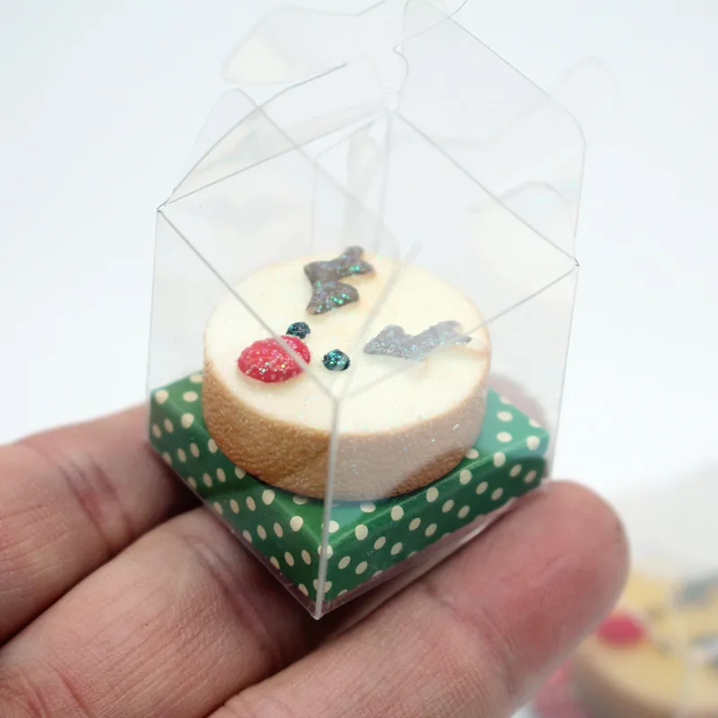 

Миниатюрный рождественский торт 1:12