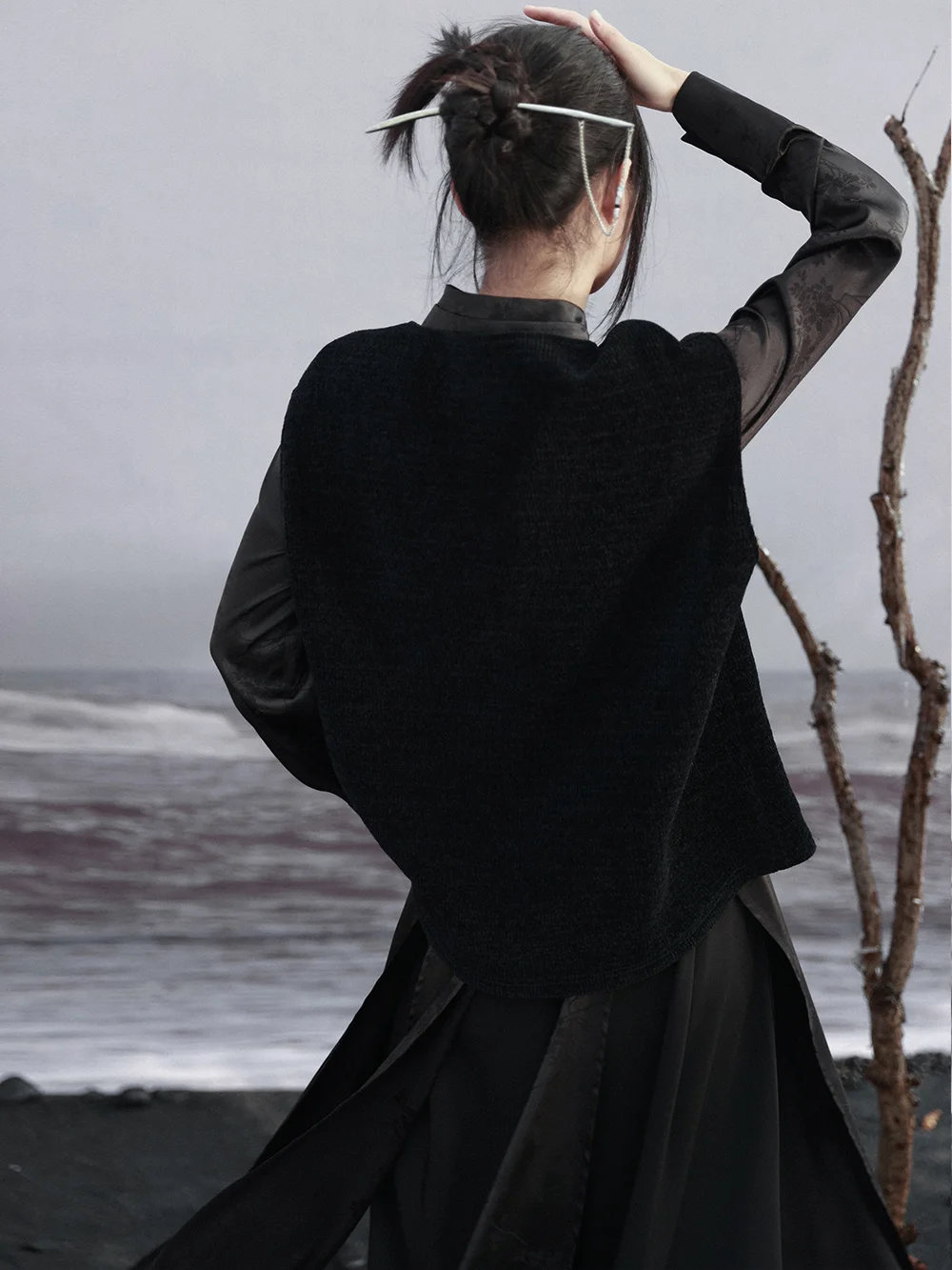 Майка женская с вышивкой и кисточками в китайском стиле