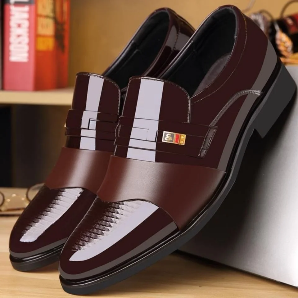 

Four Seasons New Men's Wedding Dress Leather Shoes Business British Shoes Casual Fashion Pointed Toe One Step Casual Shoes