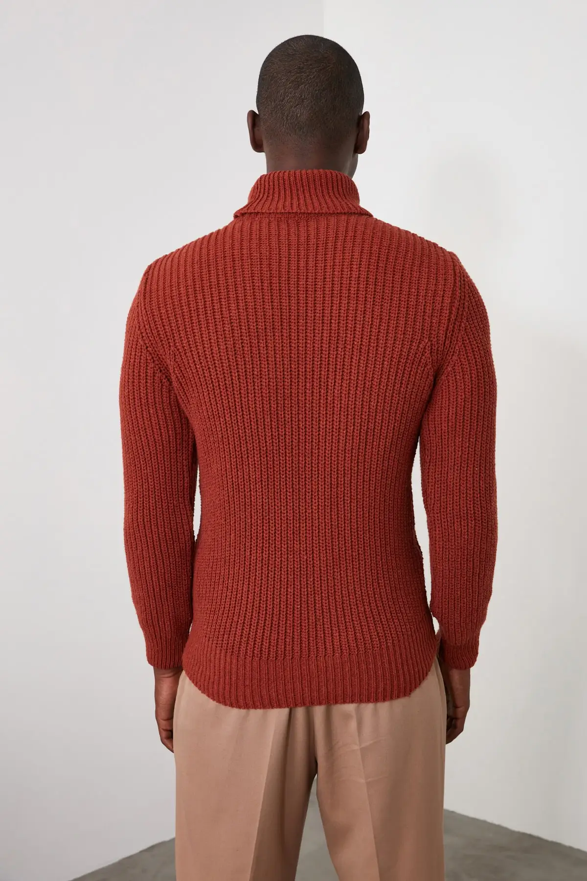 

Trendyol Male Turtleneck Knitwear Sweater TMNAW21KZ0393