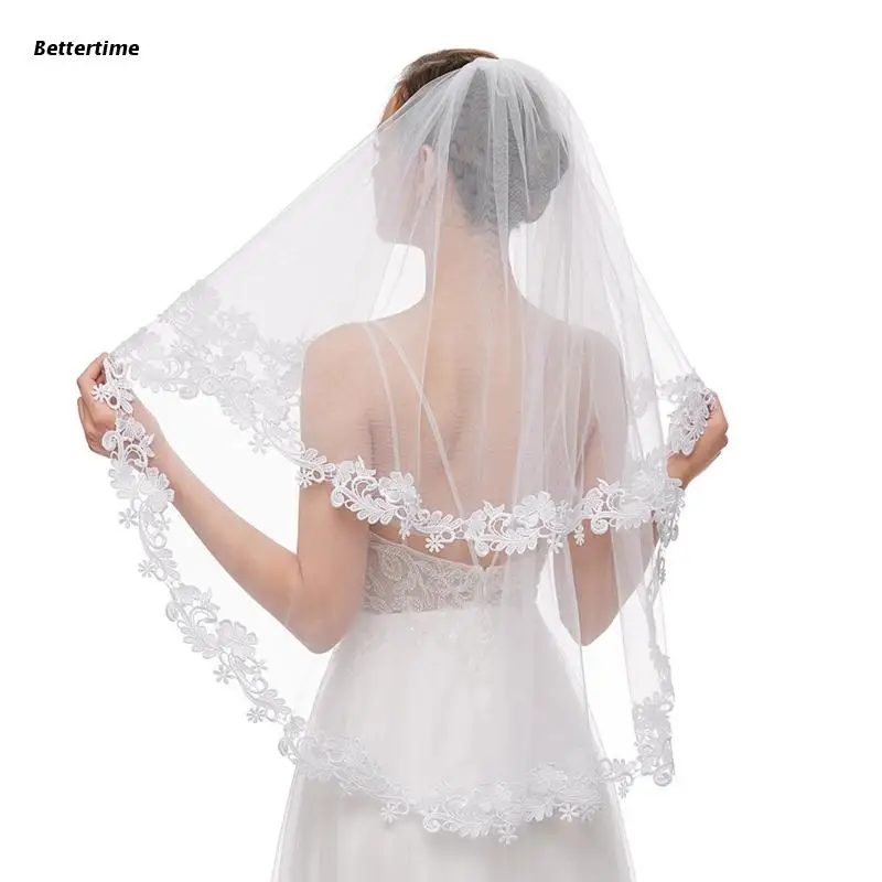

B36D Wedding Veil with Metal Comb 2 Layers Bridal Veils Appliques Lace Trims Short