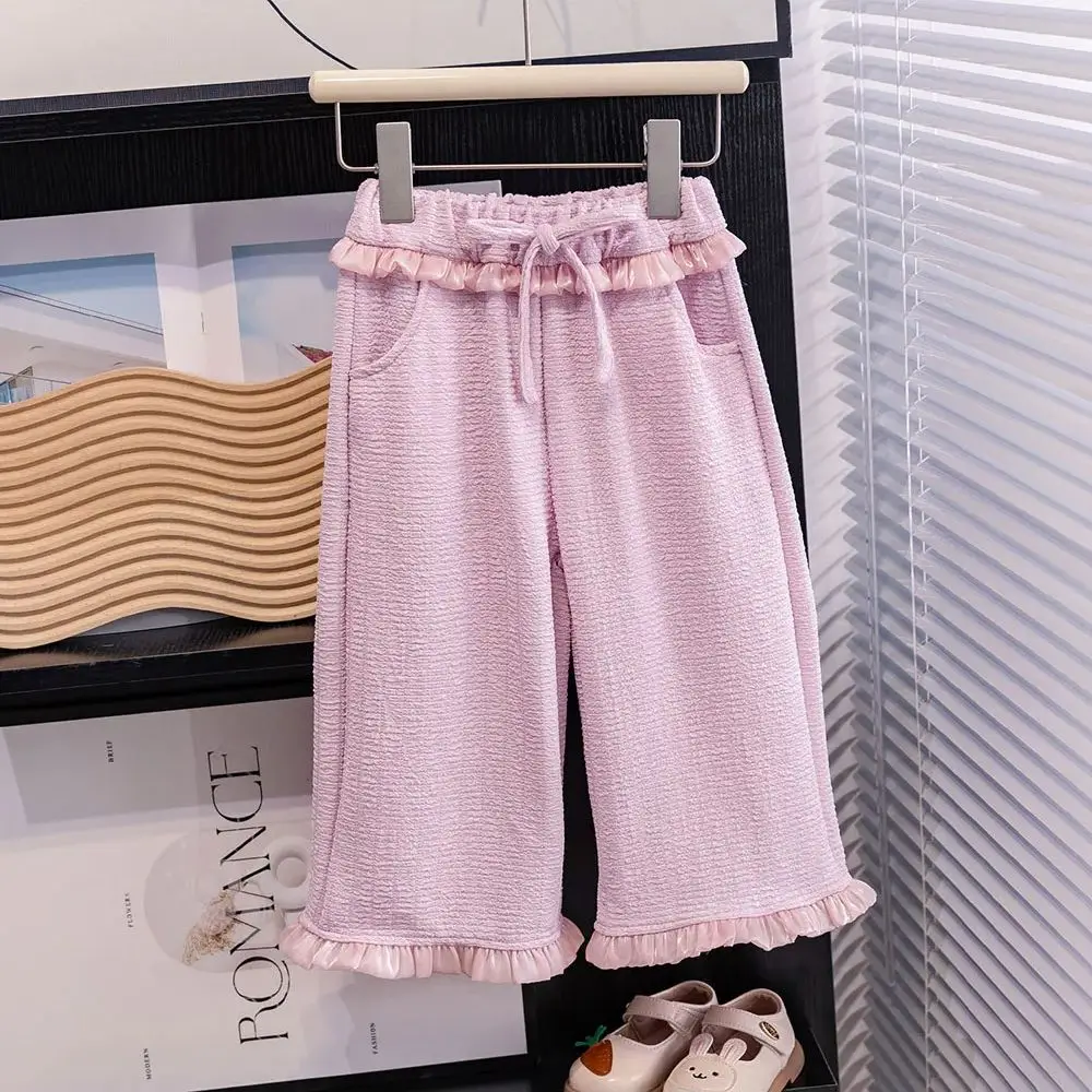 Футболка без рукавов и прямые брюки с цветочным принтом