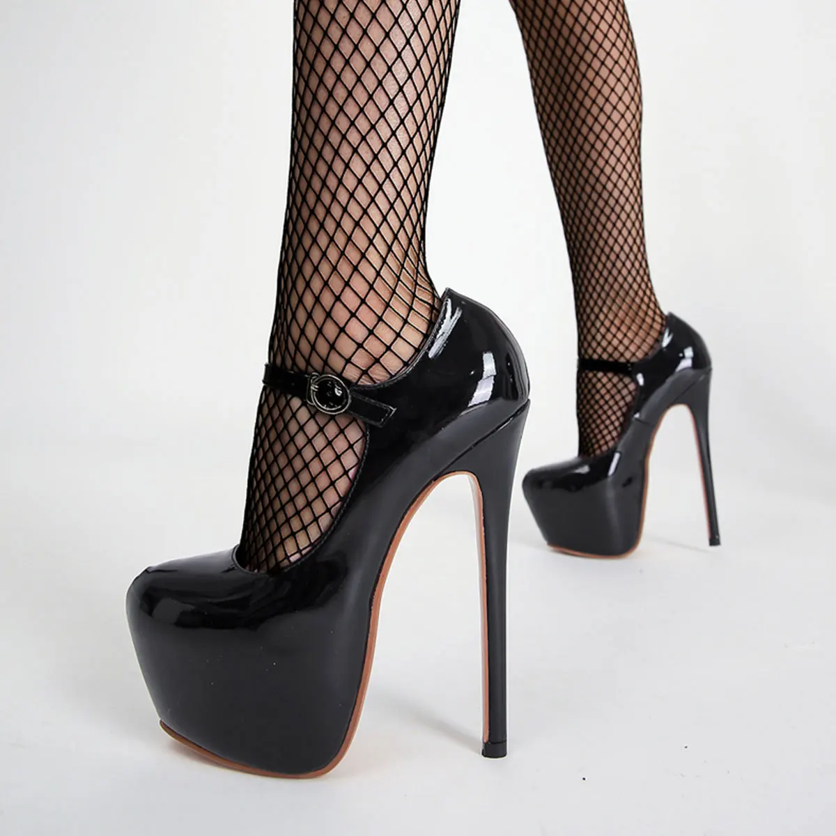 Модные красные черные туфли на платформе и шпильке женские пикантные