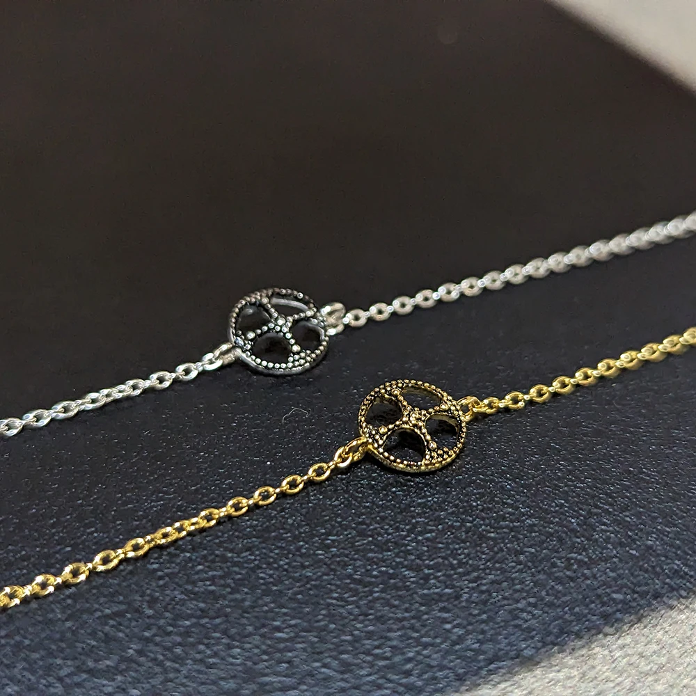 

Amorita boutique circle Four Leaf Clover bracelets