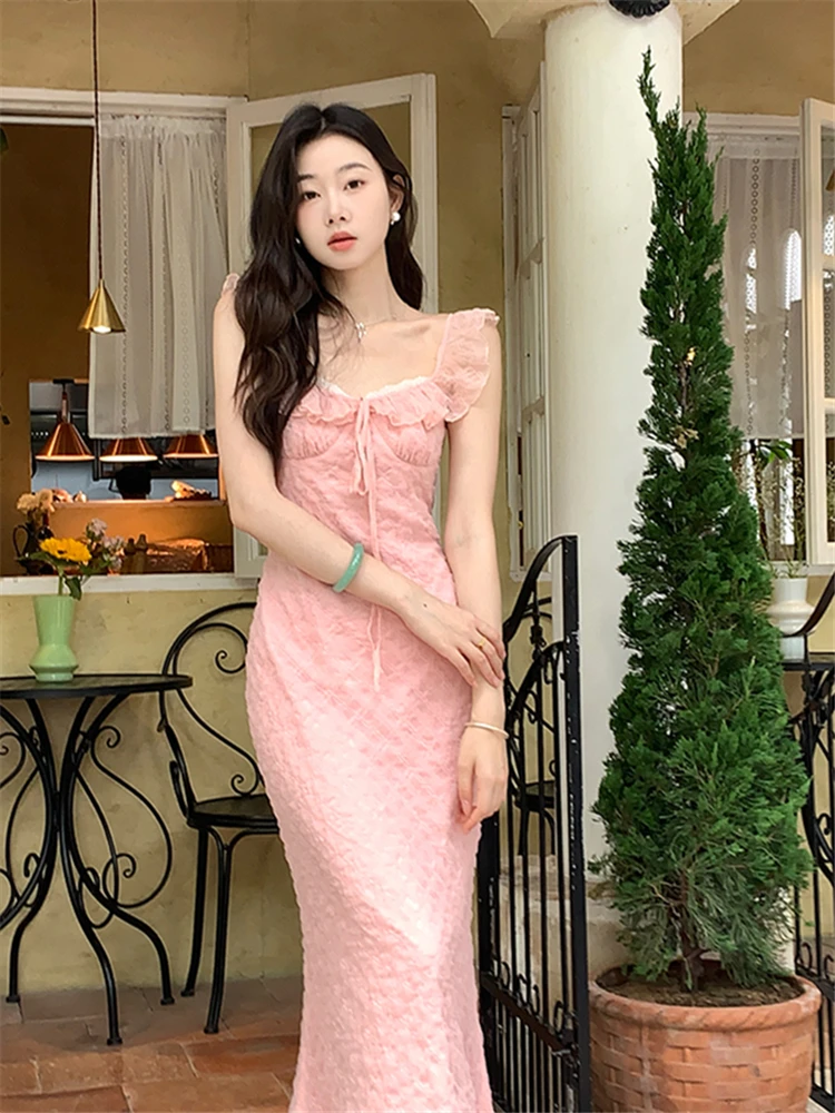 Платье-футляр женское клетчатое на бретельках с длинным рукавом