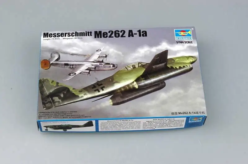 

Trumpeter 01319 масштаб 1:144, Messerschmitt Me 262, модель товара в комплекте