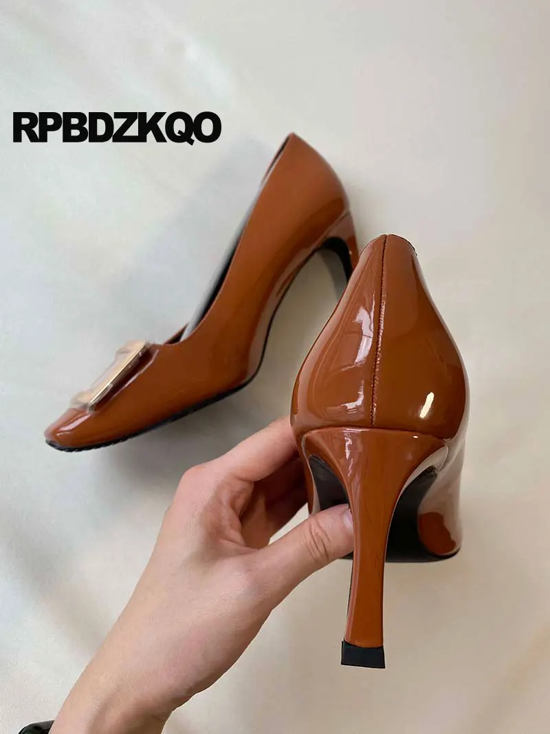 Женские туфли-лодочки из лакированной кожи на толстом блочном каблуке с