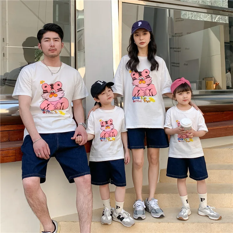 

Футболка для родителей и детей с коротким рукавом и изображением тигра, новинка 2022, мультяшная Повседневная Нижняя рубашка, летний хлопковы...