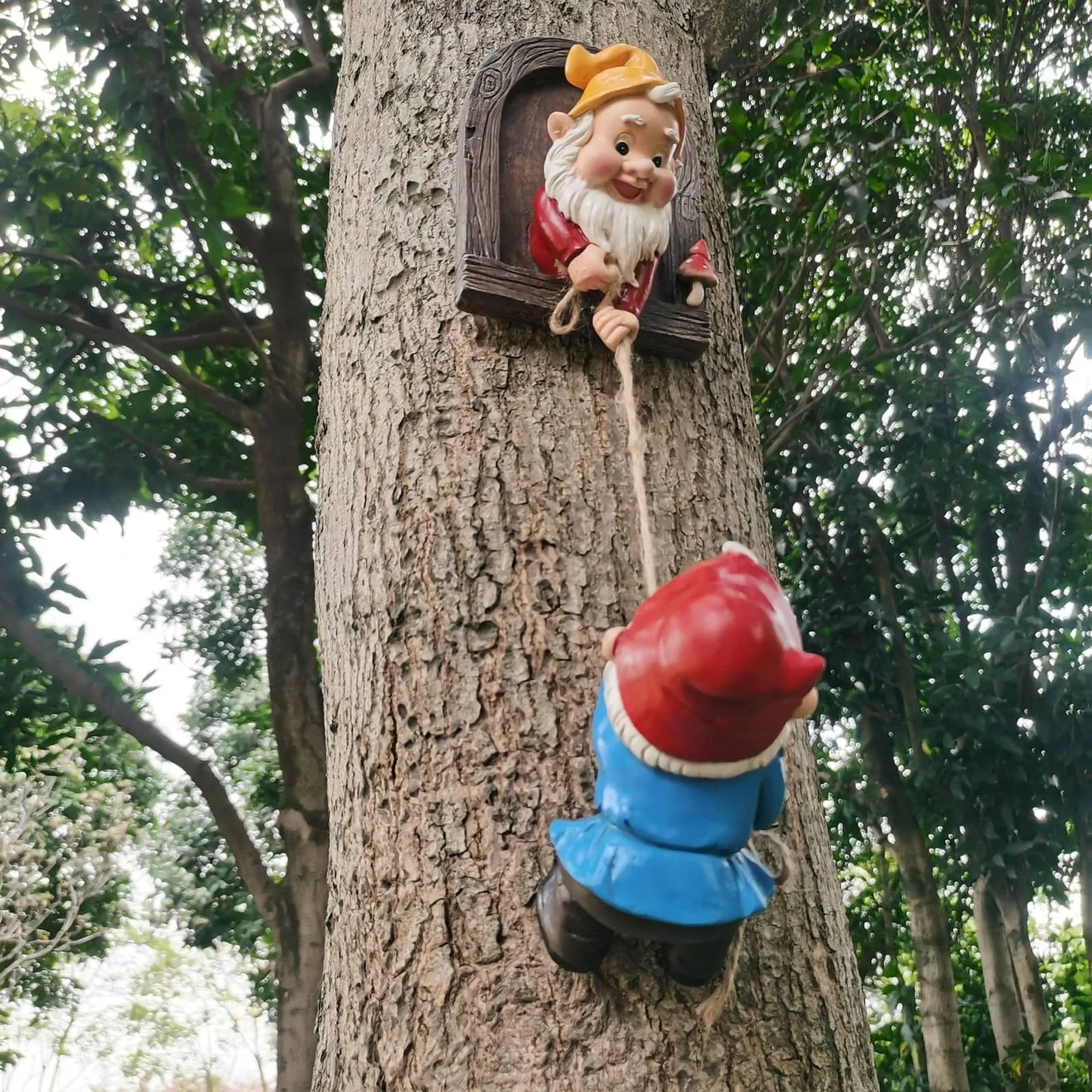 Decoración de árbol de gnomos de escalada para jardín, estatua artística de resina, escultura enana para patio, adornos de decoración al aire libre