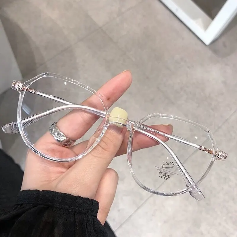 Женские очки в оправе