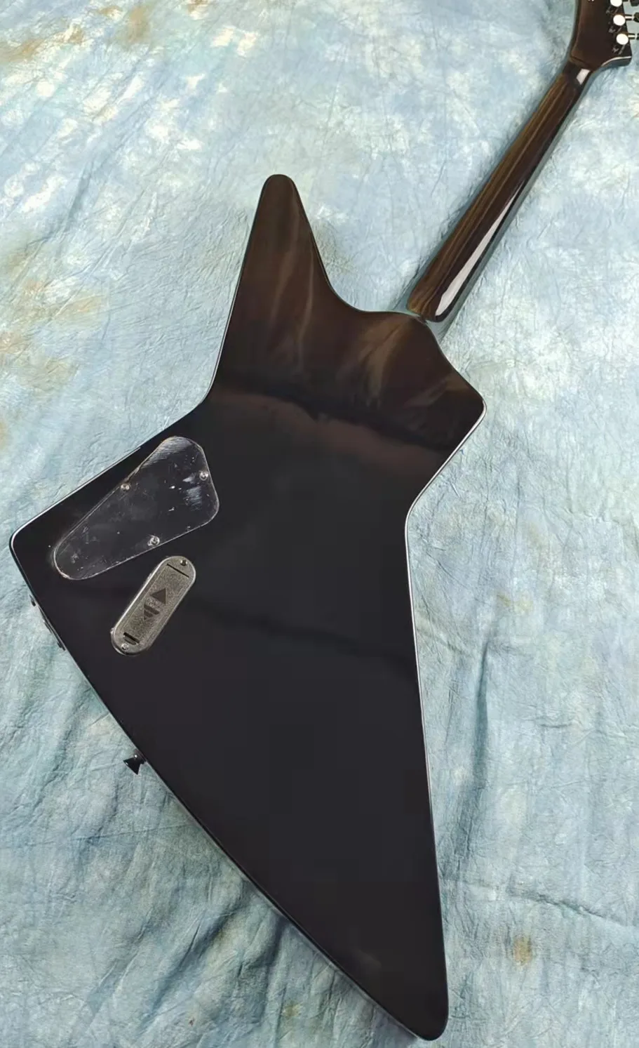 Необычная электрогитара черная инкрустация змеей активный звукосниматель EMG в