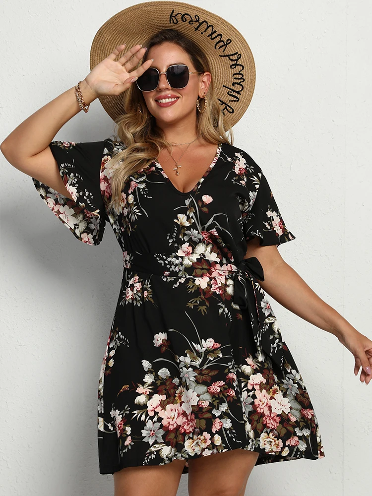 Рисунок 3 - Женское однотонное платье с V-образным вырезом