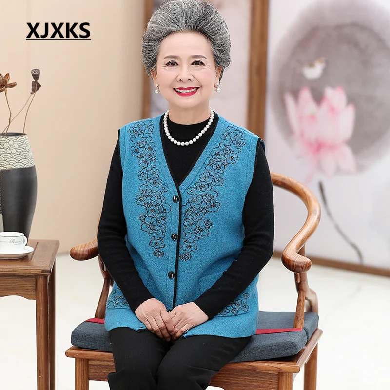 

Осень-зима 2022, новинка, Женский вязаный жилет XJXKS, свободный однобортный свитер без рукавов большого размера с V-образным вырезом для женщин среднего возраста