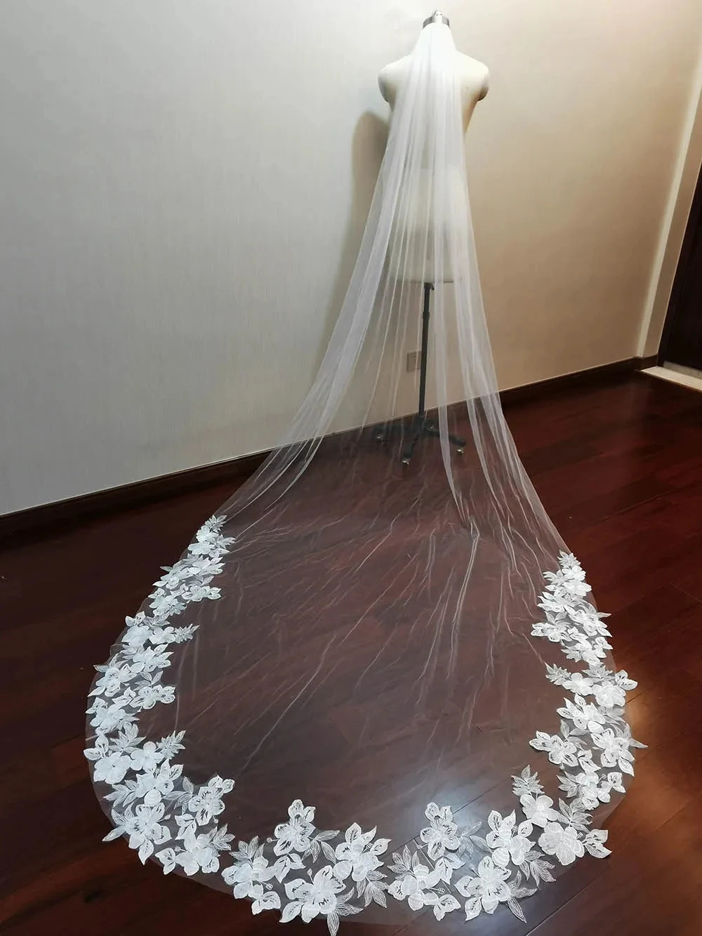 

Soft Tulle Lace Wedding Veil One Layer 3/4/5 Meters Long White Ivory Bridal Veil with Comb Floral Appliques Wedding Accessoreis