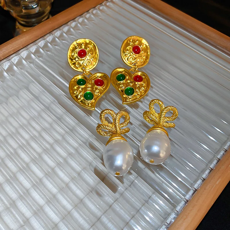 

Minar Hyperbole 2 Styles Rainbow Rhinestone Faux Pearl Love Heart Drop Earrings for Women Pleated Flower Hanging Earring Brincos