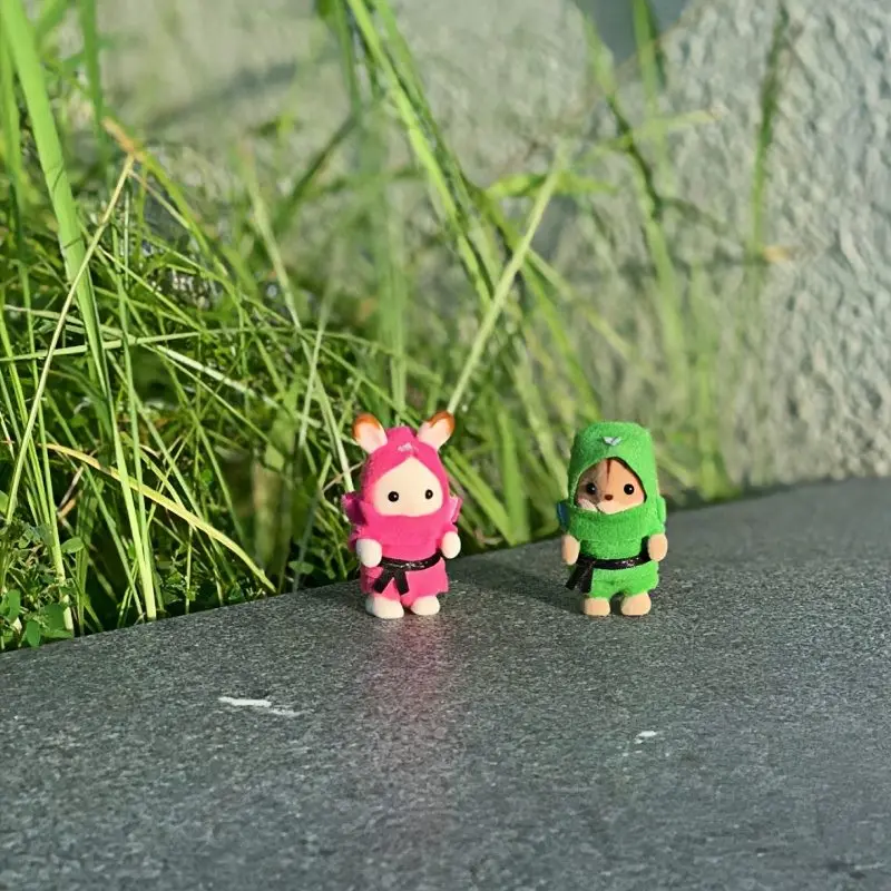 Оригинальные мини-фигурки трио Sylvanian Families пластиковые настольные игровые