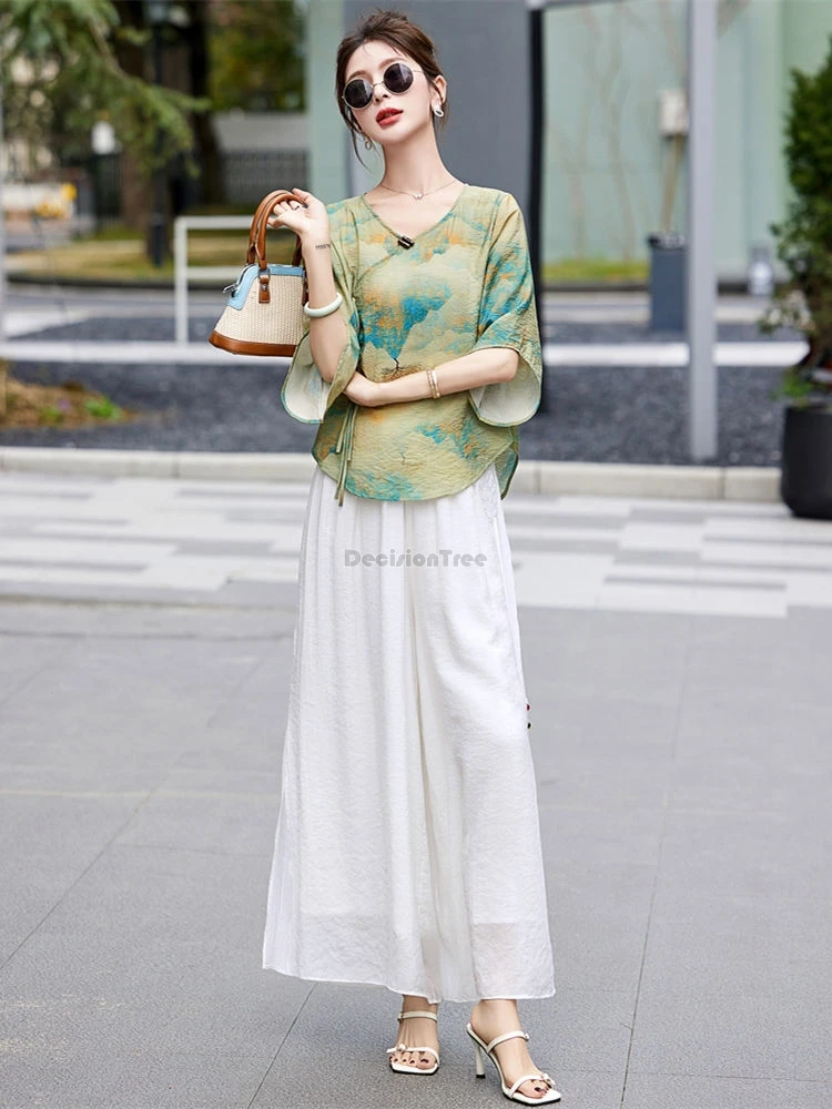 Женский костюм из двух предметов блузка с V-образным вырезом и рукавом до локтя