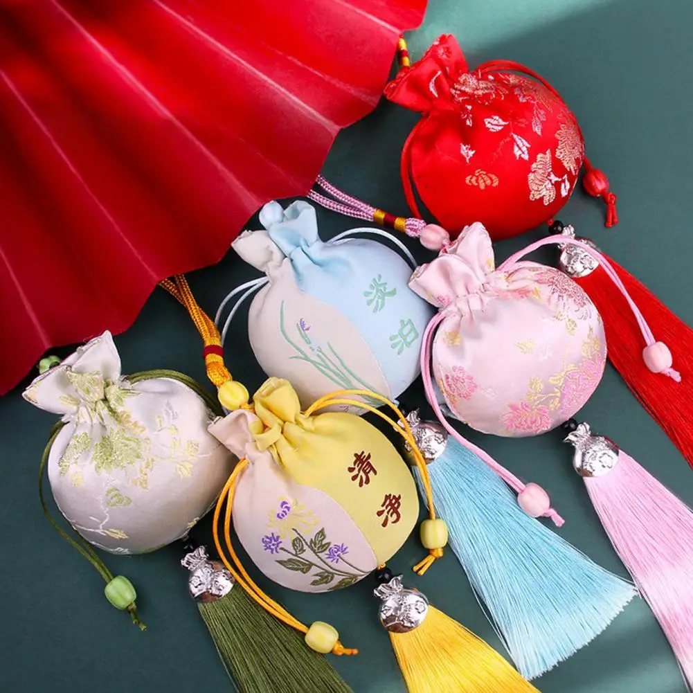 

Exquisite Portable Elegant Embroidery Sachet Hanging Decor for Dorm