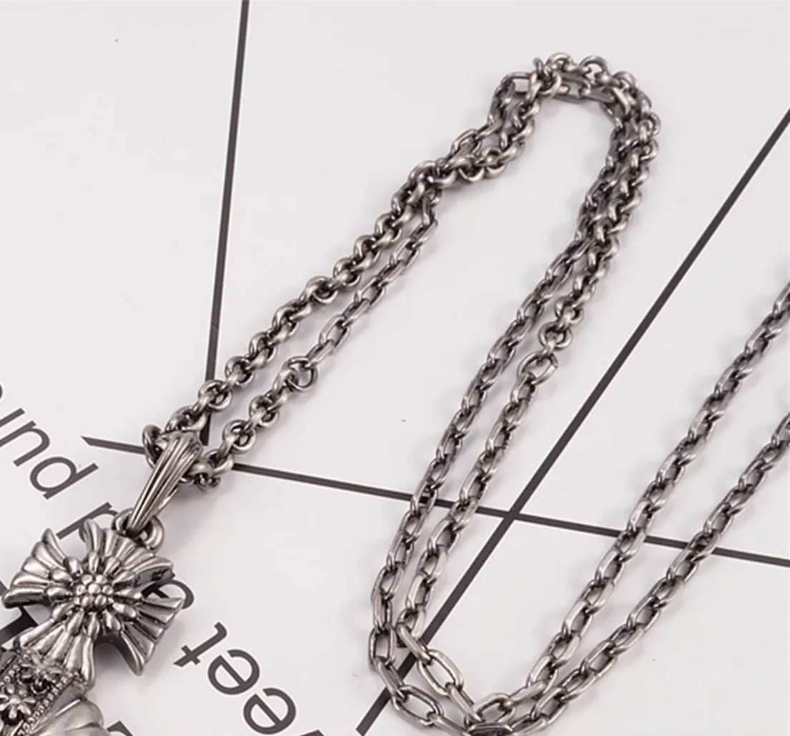

European and American fashion antique silver carved big necklace