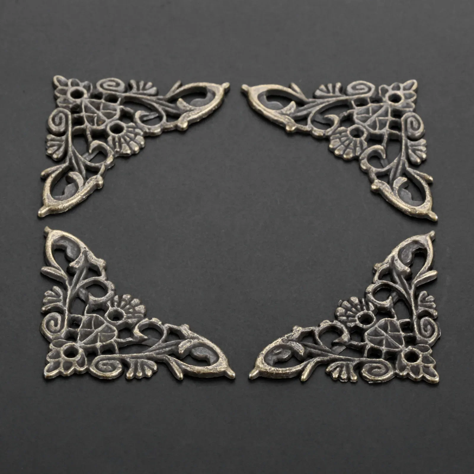 

Декоративные угловые кронштейны 35*35 мм/46*46 мм, античный цинковый сплав