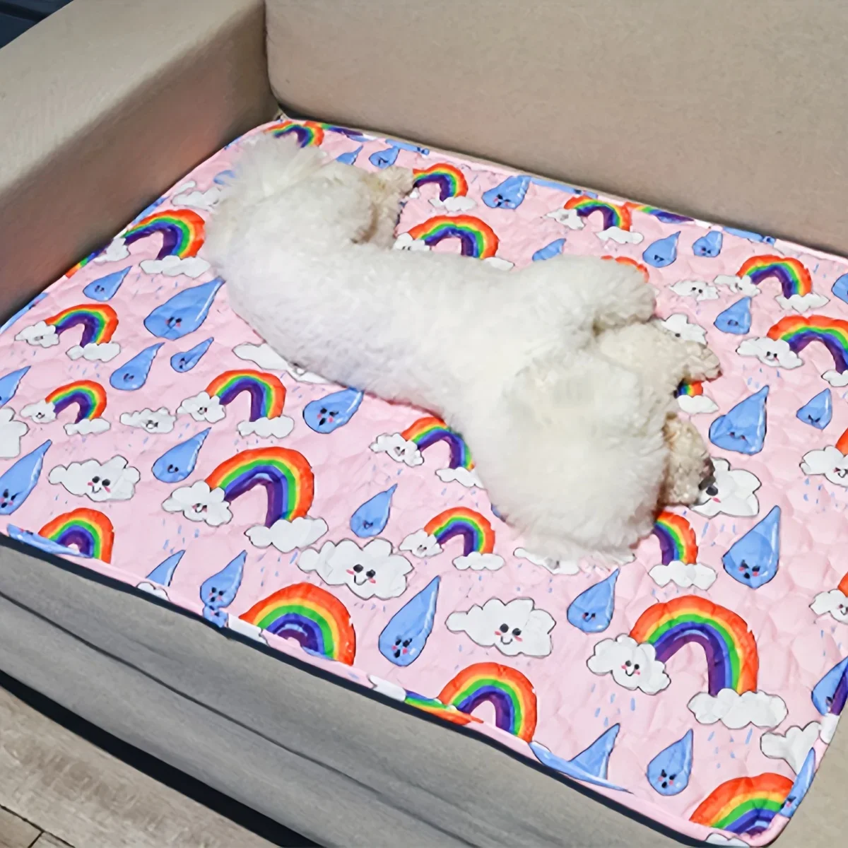 Моющийся коврик для кровати собак с впитывающими и нескользящими функциями.