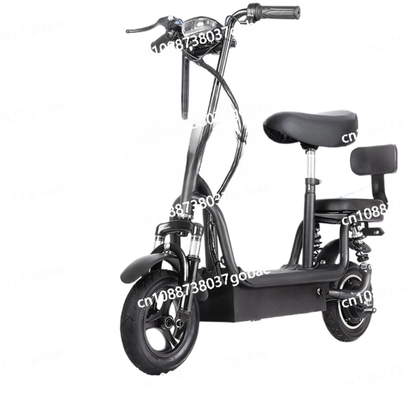 Миниатюрный автомобиль с ребенком