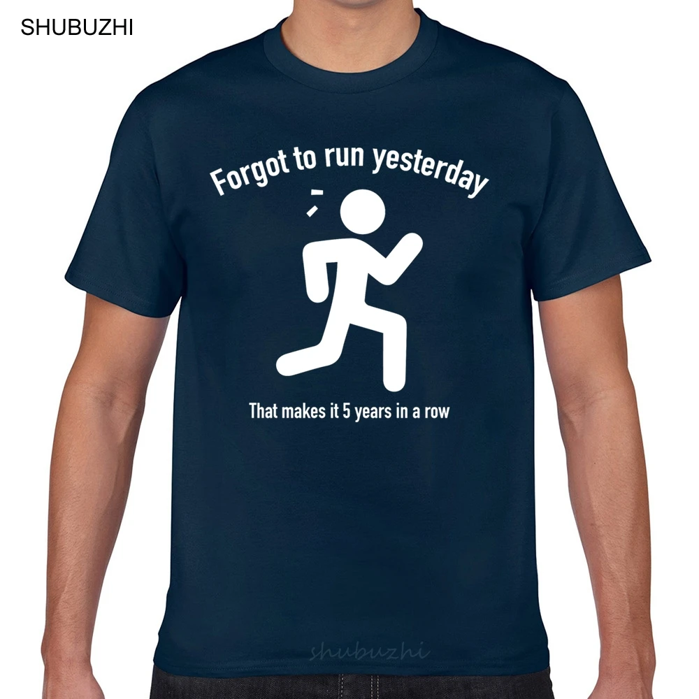 

Футболка мужская с надписью «Вчера забыли пробежать»