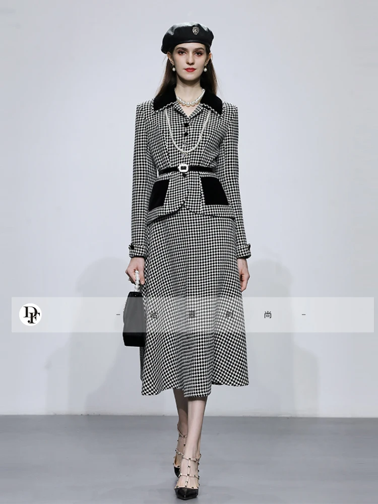 Рисунок 2 - Женский твидовый комплект с юбкой