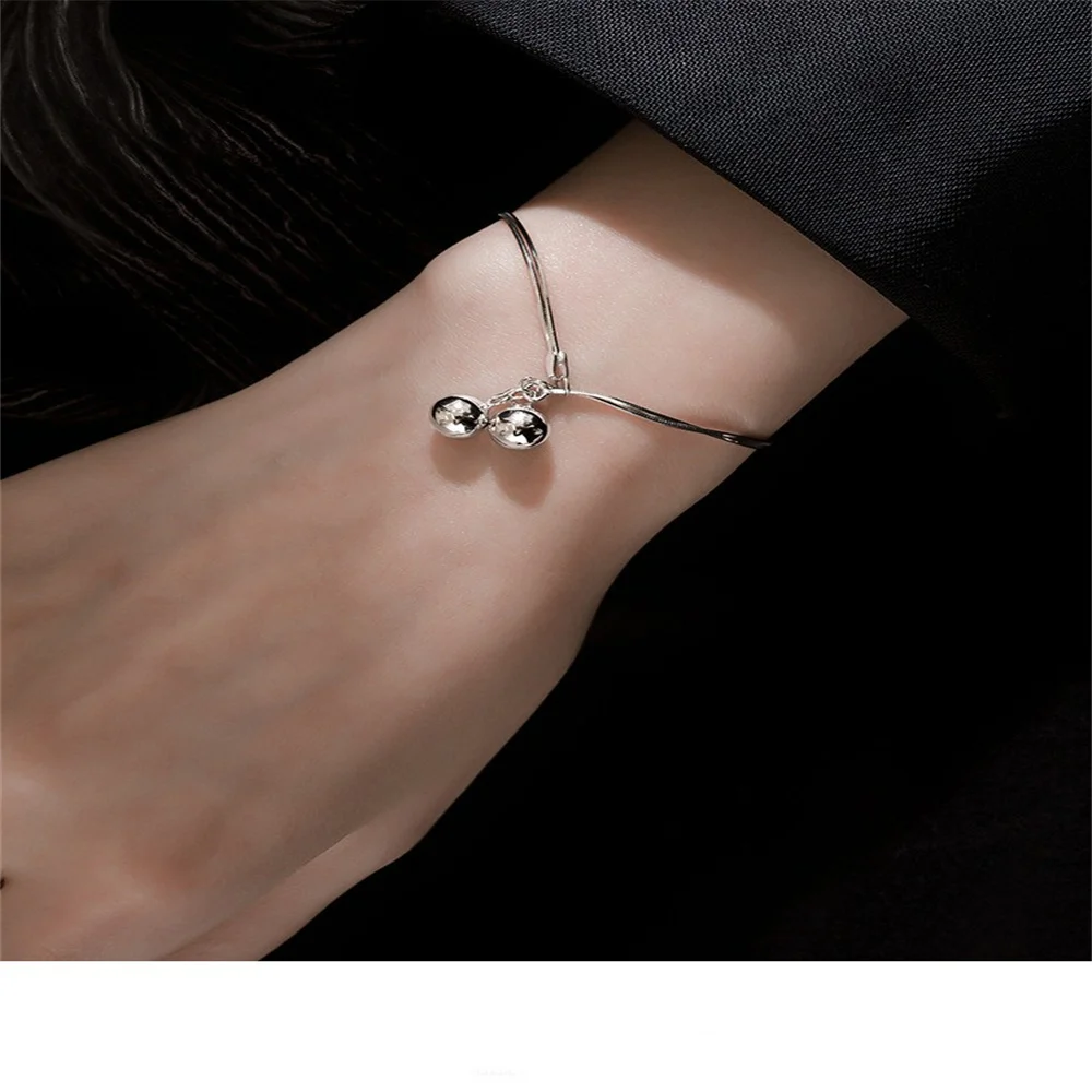 

South Korea East Gate Fashion Simple Tide Bracelet Titanium Steel Bell Silver Chain Net Red Temperament Design Hand Ornaments