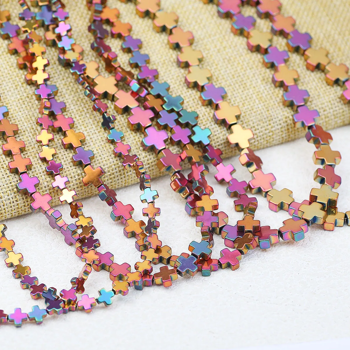 Натуральный розово-красный гематитовый камень в форме креста прокладки