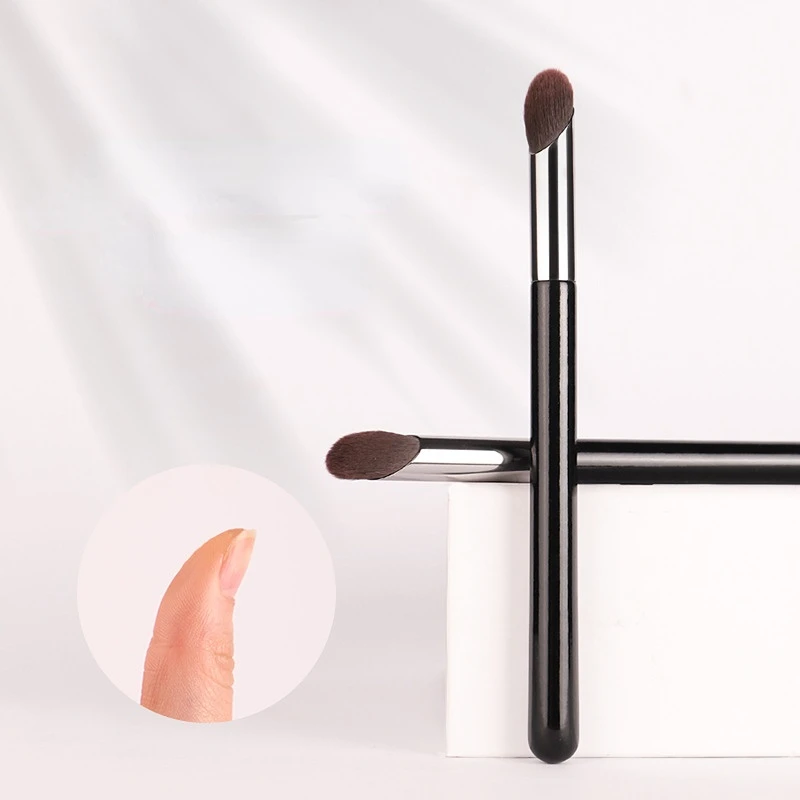 

Non Marking Thumb Brush Acne Concealing Concealer Black Eye Circles Artificial Fiber Wood Handle MakeUp Brush