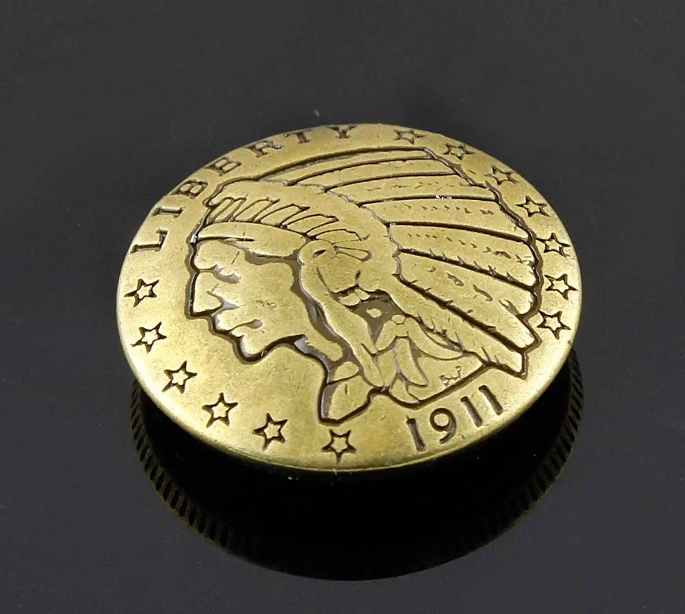 китайские монеты с дыркой. монеты с отверстием в центре. китайские монеты с квадратной дыркой. круглая монетка. круглая монетка.