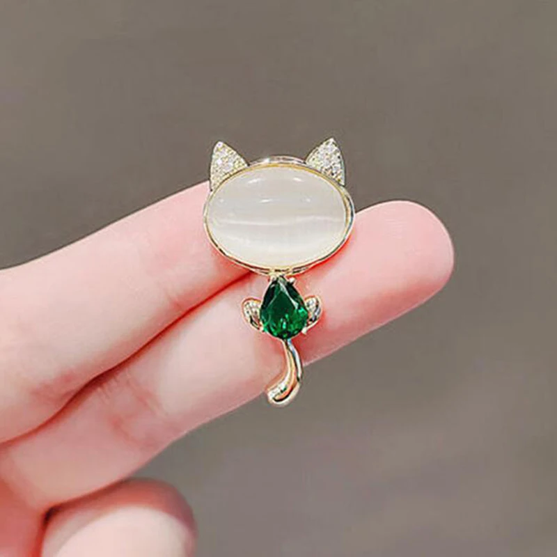 

Cute Kitten Animal Crystal Corsage Brooches Elegant Rhinestone Opal Stone Moon Cat Brooch Pin Clothes Accessories Gift Party