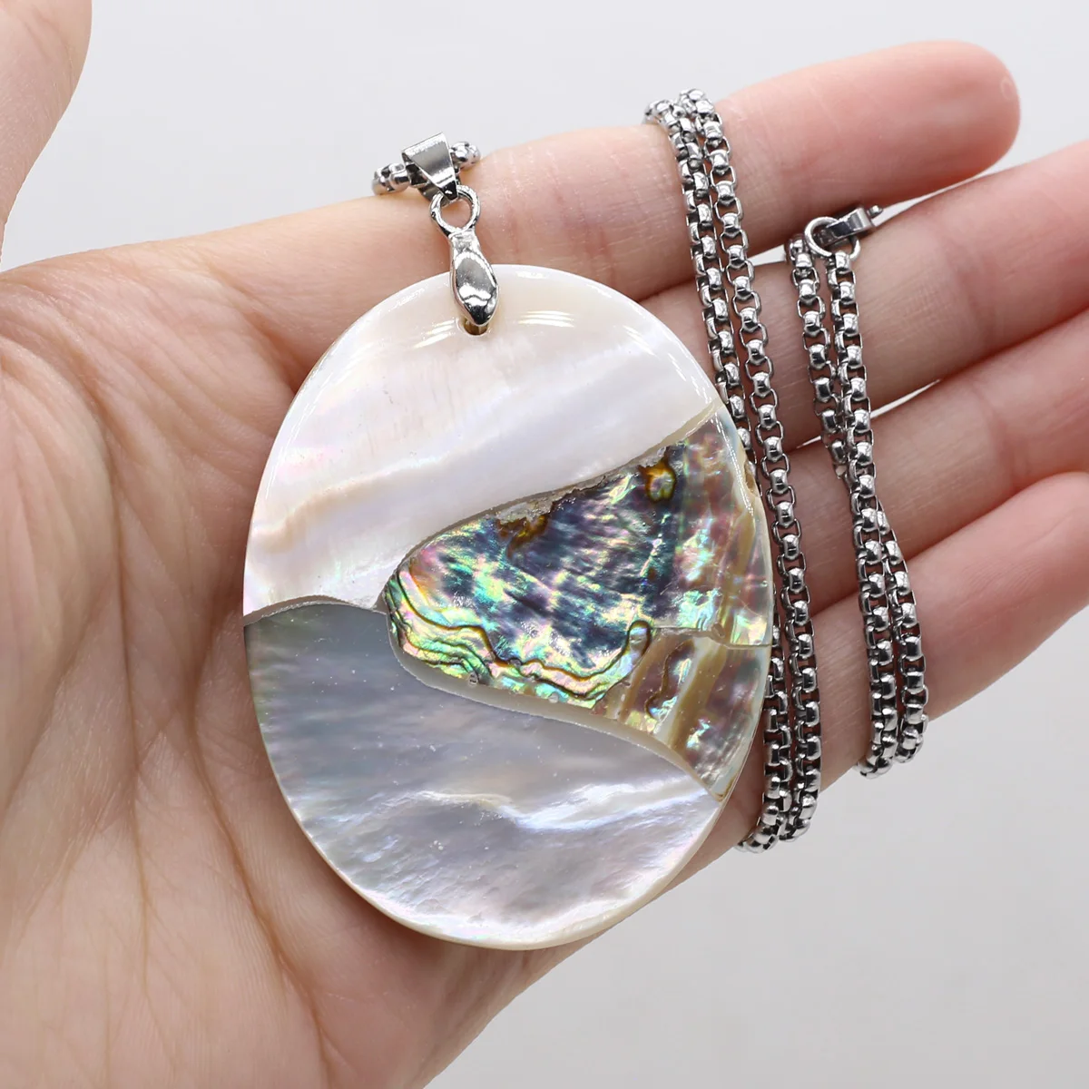 

Abalone Shell Necklace Natural Spliced Abalone Shell Oval Pendant 55x40mm Retro Pendant Women Stainless Steel Chains Jewelry