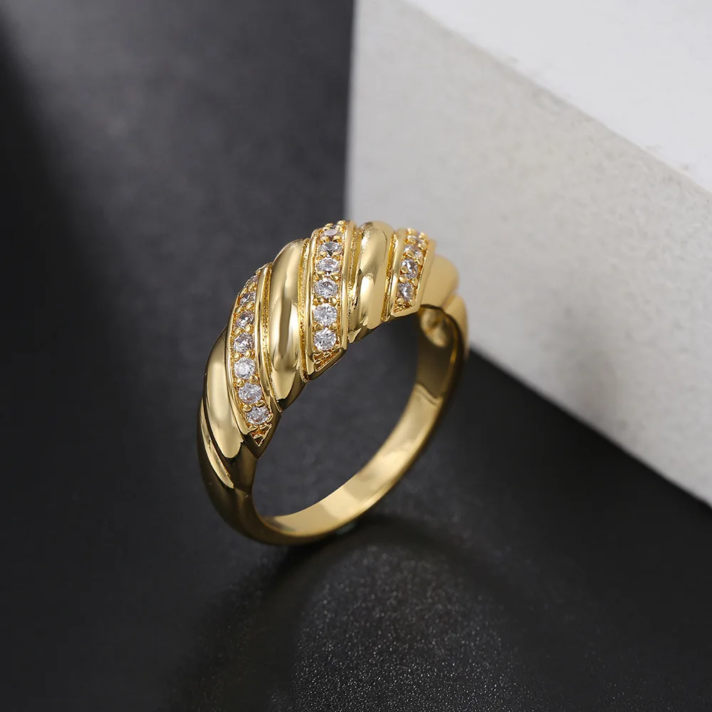 

New Luxury Trendy Gold Plated Twist Rings For Women Shine 3 Rows CZ Stone Inlay Punk Fashion Jewelry Wedding Party Gift Ring