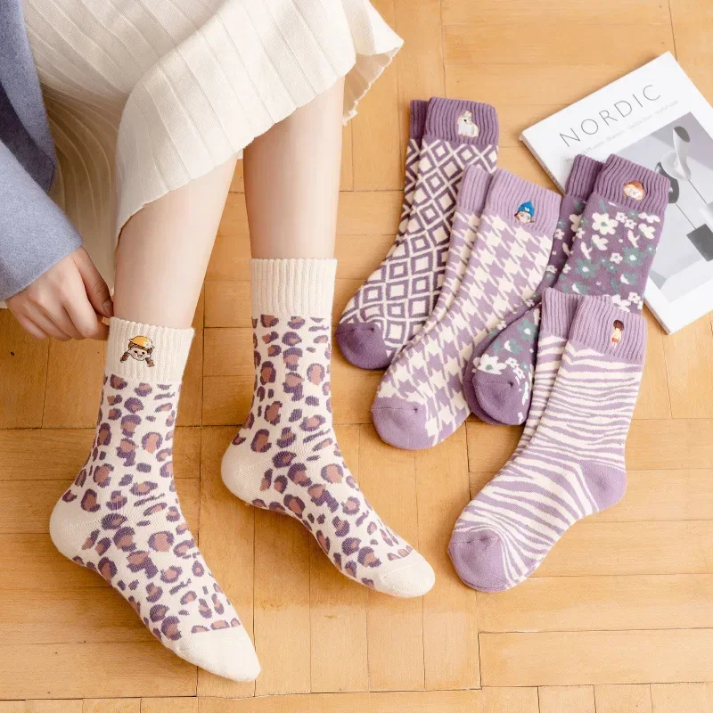 

Осенне-зимние фиолетовые дизайнерские носки с вышивкой, шерстяные утепленные сохраняющие тепло носки средней длины, повседневные милые носки в стиле Харадзюку