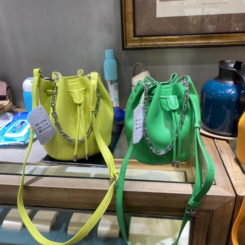 

Women's New Bucket Bag Fashion Messenger Bag High Quality Soft Leather Pull-Belt Mummy Bag All-match Casual Crossbody Bag