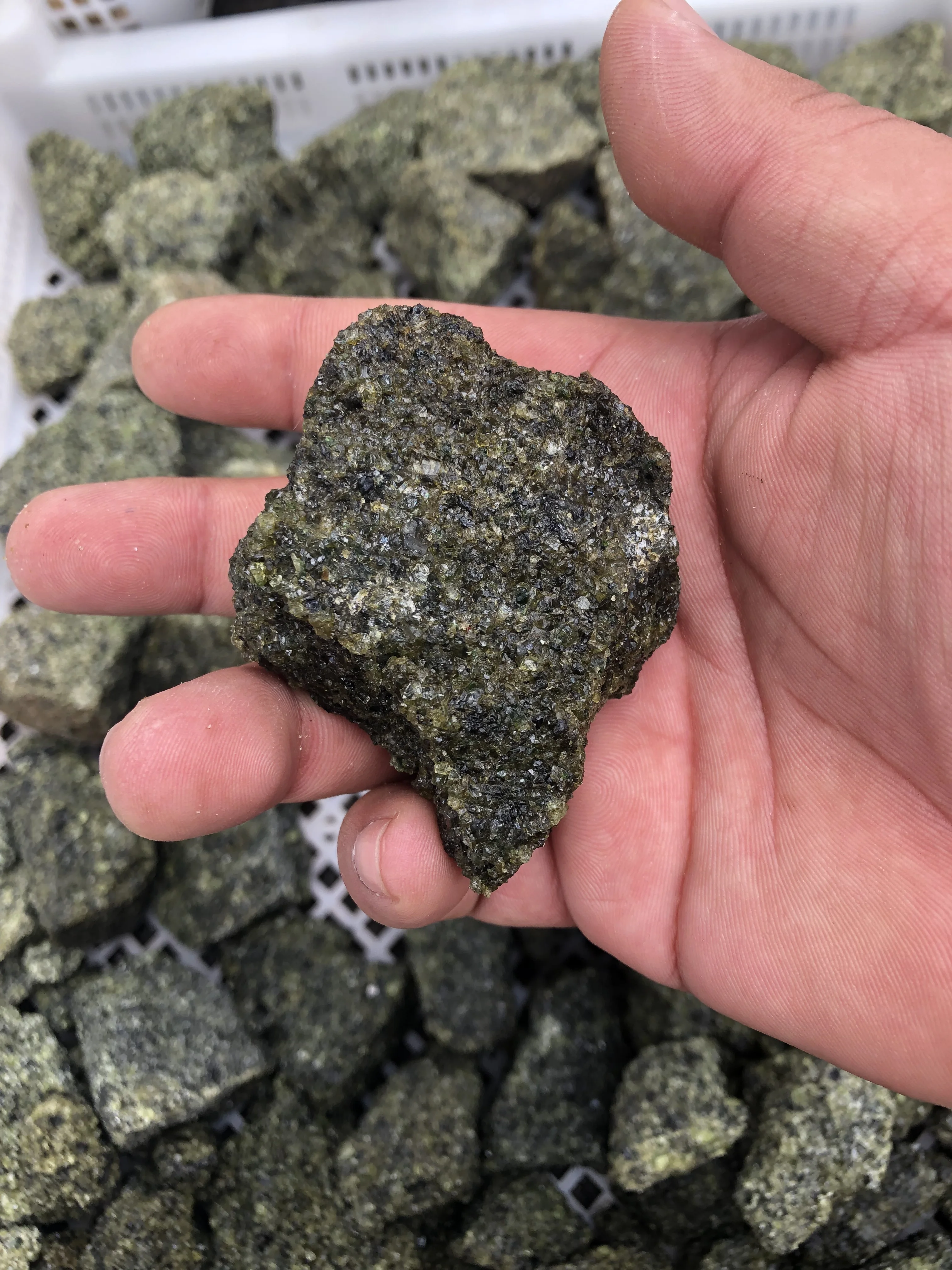 1Kg Nature Stone Olivine Natural Mineral Raw Stone Mineral Crystal Ornaments Stone Specimen Collection Geological Teaching