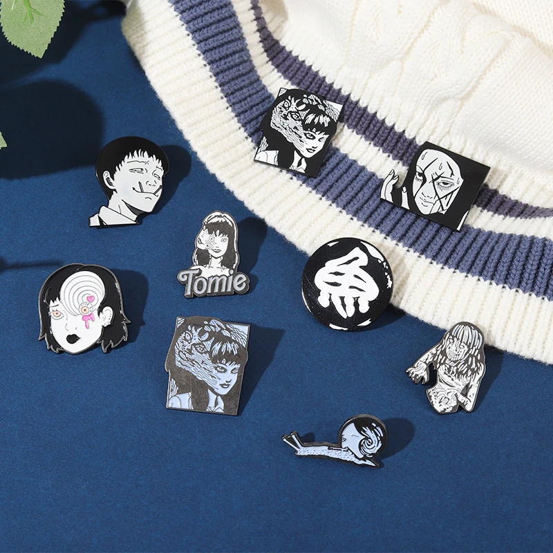 Брошь на заказ в стиле японского ужаса с эмалью |