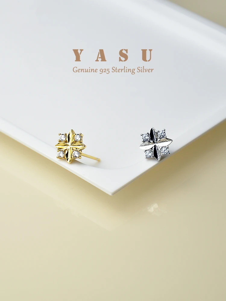 

Женские серьги-гвоздики из серебра 925 пробы, с кристаллами